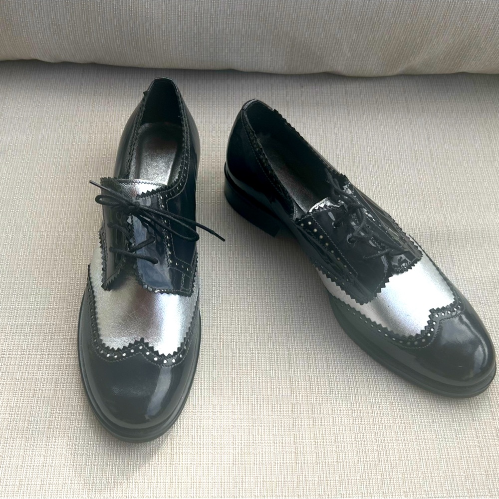 Women's Two-Tone Black and Silver Wingtip Oxfords (Says 8 But Runs Big)